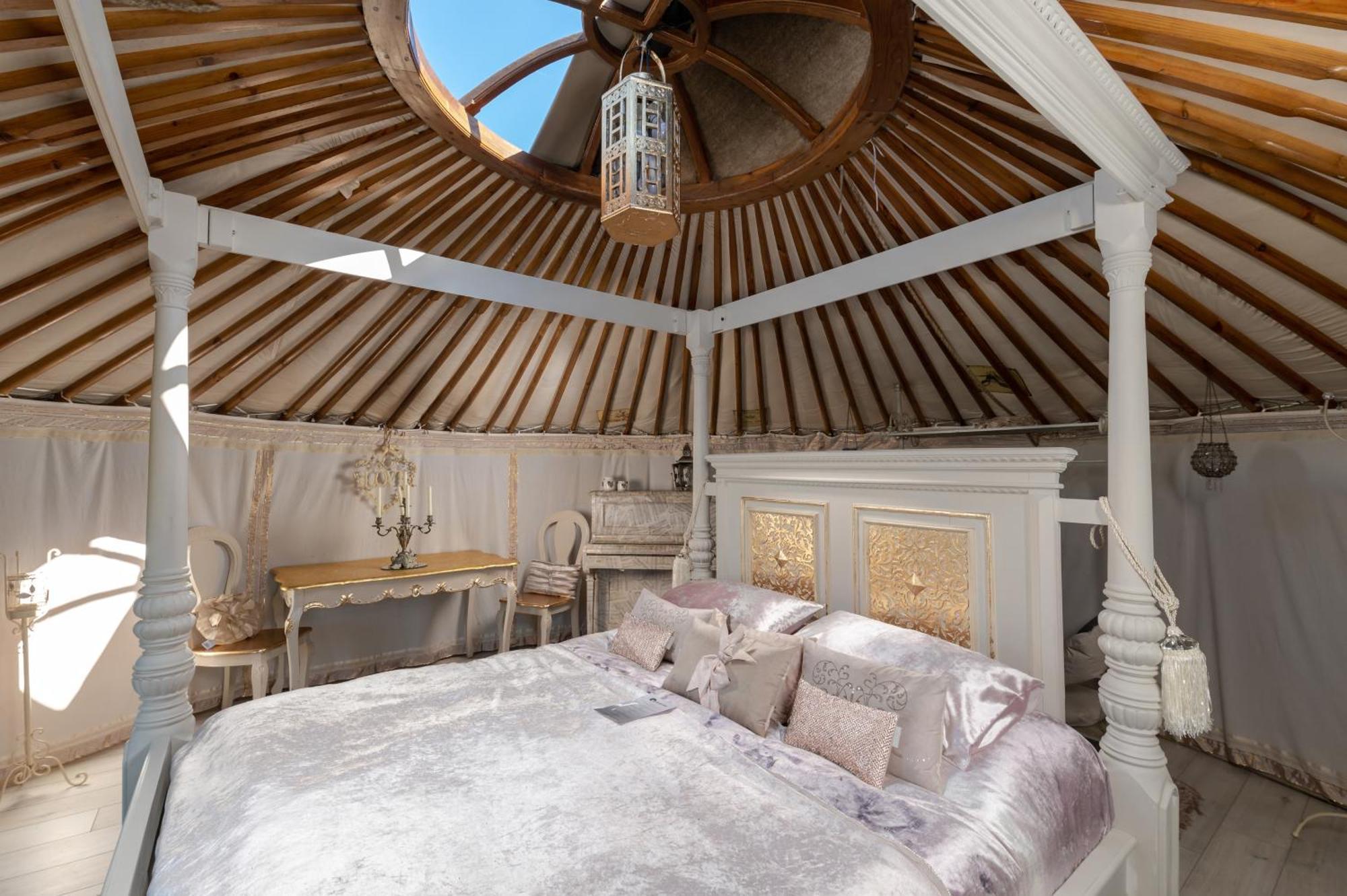 Отель Lincoln Yurts Экстерьер фото